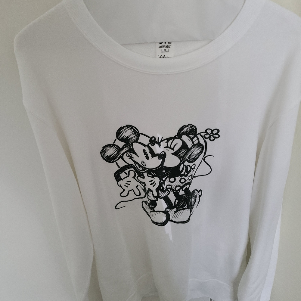 Limited Edition UNIQLO X Disney White Long Sleeve Medium Unisex